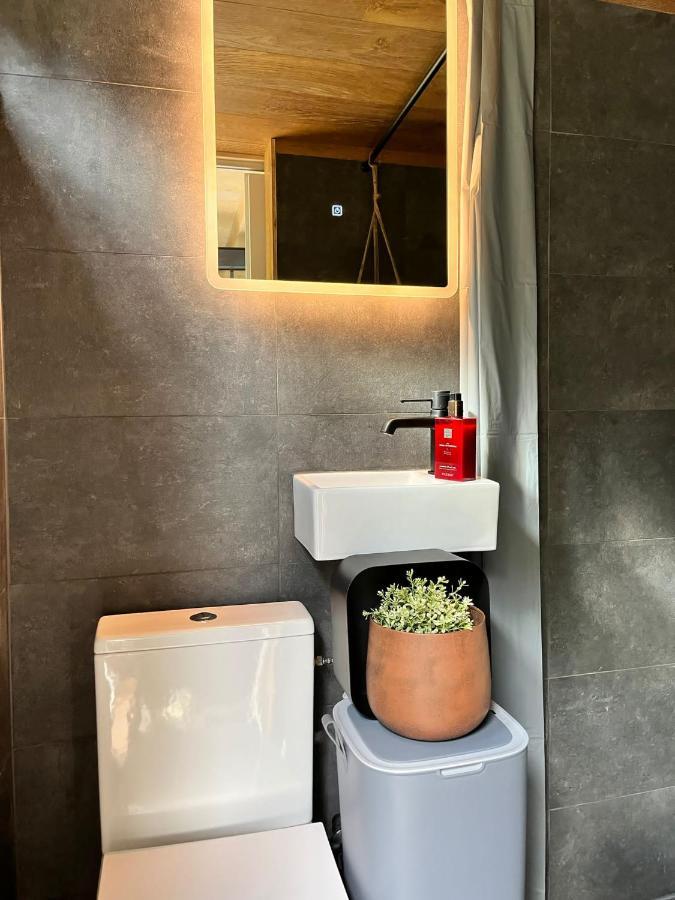 Вилла Bramble Tiny House Зэрнешти Экстерьер фото