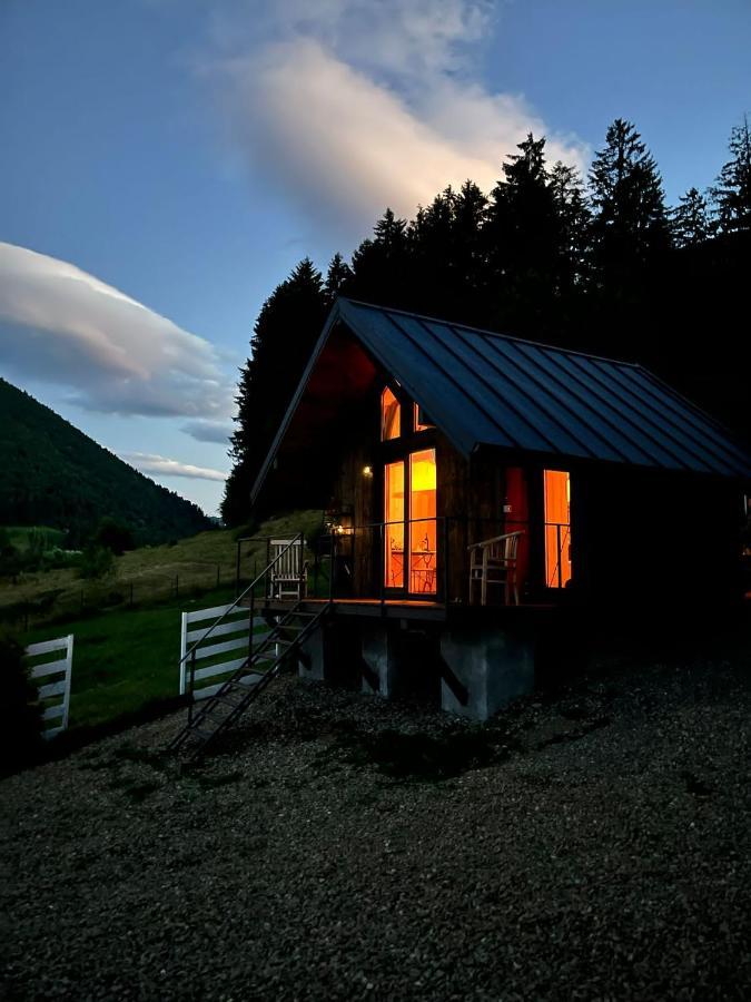 Вилла Bramble Tiny House Зэрнешти Экстерьер фото