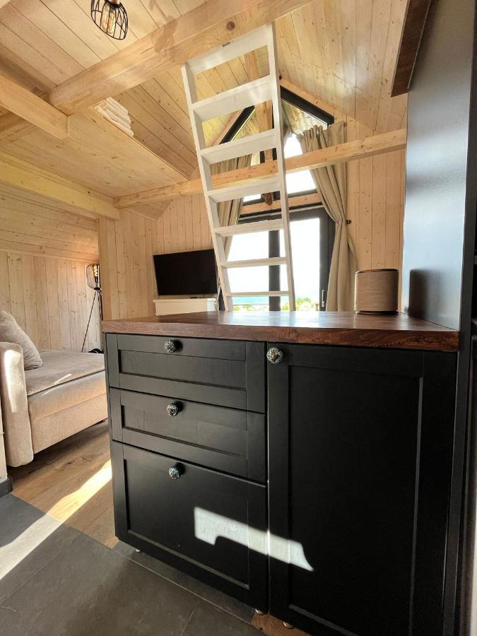 Вилла Bramble Tiny House Зэрнешти Экстерьер фото
