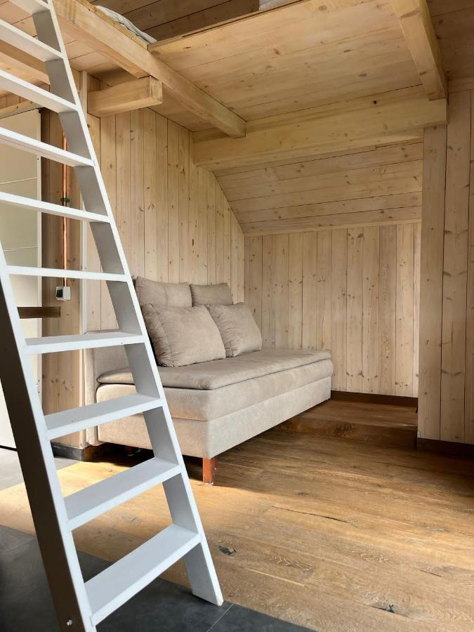 Вилла Bramble Tiny House Зэрнешти Экстерьер фото
